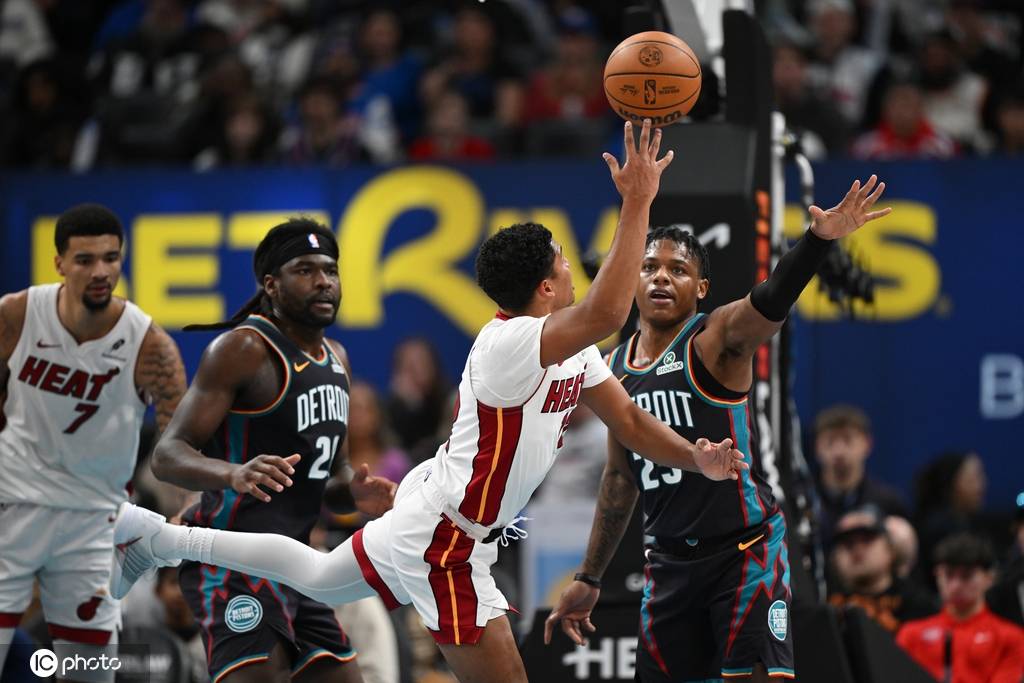 鲍威尔36分阿德巴约15+14 热火击败活塞4连胜